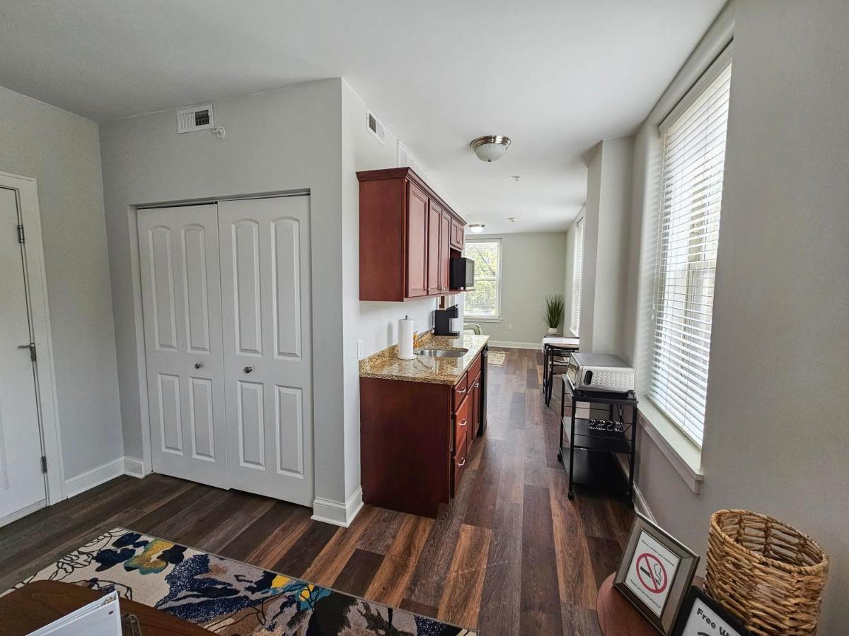 Gorgeous And Spacious Studio At The Historic Inman - 200 Champaign Bagian luar foto