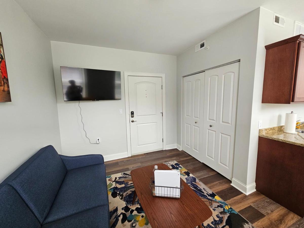 Gorgeous And Spacious Studio At The Historic Inman - 200 Champaign Bagian luar foto