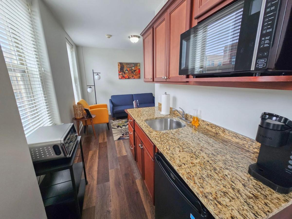 Gorgeous And Spacious Studio At The Historic Inman - 200 Champaign Bagian luar foto