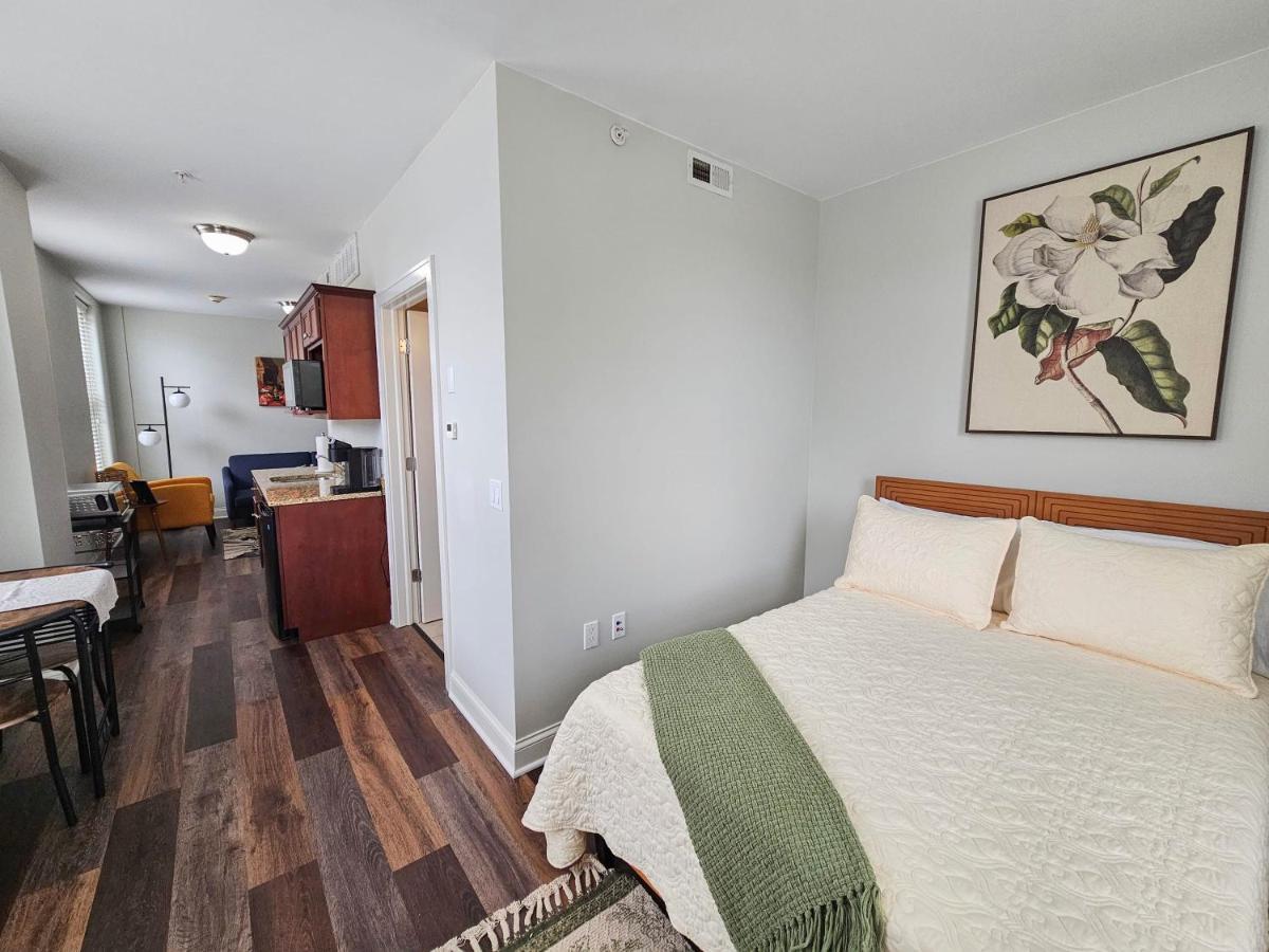 Gorgeous And Spacious Studio At The Historic Inman - 200 Champaign Bagian luar foto